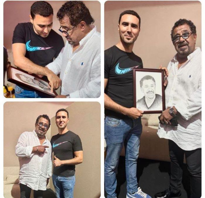 الفنان محمد اغصاي يهدي بورتريه للفنان العالمي الشاب خالد في مهرجان صيف العرائش