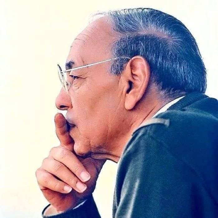 (الصورة : الملك الراحل الحسن الثاني)